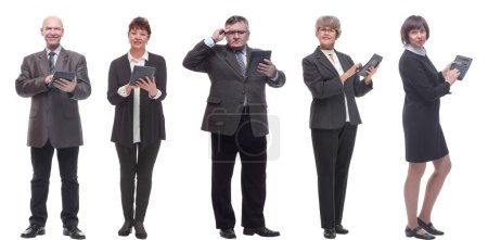 Foto de Collage grupo de financistas exitosos con calculadora aislada sobre fondo blanco - Imagen libre de derechos