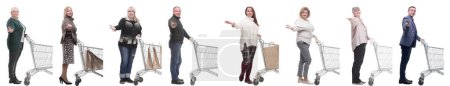 Foto de Grupo de personas con carrito de compras sobre fondo blanco - Imagen libre de derechos