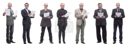 Foto de Collage de personas sosteniendo a4 hoja en manos aisladas sobre fondo blanco - Imagen libre de derechos