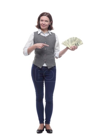 Téléchargez les photos : Femme mature occasionnelle avec un paquet de billets de banque. isolé sur un fond blanc. - en image libre de droit