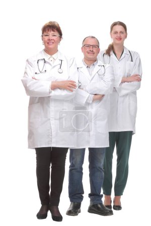 Foto de Equipo de médicos de pie brazos cruzados y sonriendo a la cámara. Concepto de ayuda médica y confianza - Imagen libre de derechos