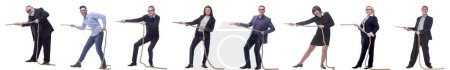 Foto de Gente de negocios tirando de la cuerda aislada sobre fondo blanco - Imagen libre de derechos