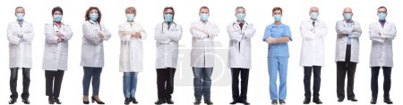 Gruppe von Ärzten in Maske isoliert auf weißem Hintergrund