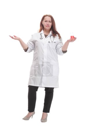 Téléchargez les photos : Full-length. mature female doctor with a laboratory flask. isolated on a white background. - en image libre de droit