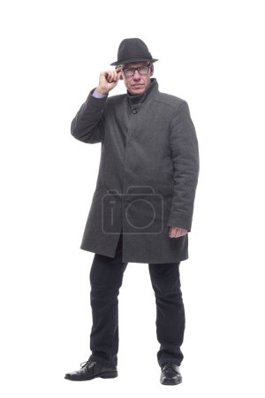 Foto de Hombre emocional con sombrero y abrigo de otoño. aislado sobre un fondo blanco. - Imagen libre de derechos