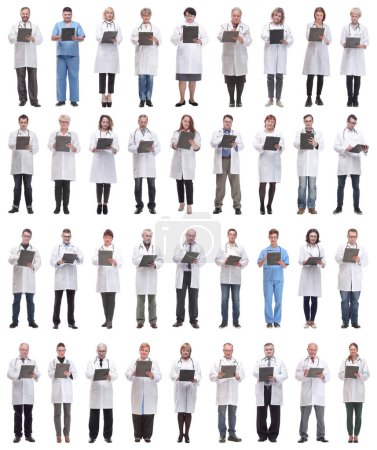 Téléchargez les photos : Full length group of doctors with notepad isolated on white background - en image libre de droit