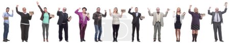 Téléchargez les photos : Groupe de personnes heureuses avec des cadeaux dans leurs mains isolé sur fond blanc - en image libre de droit