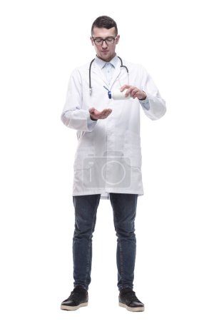Foto de Médico con antiséptico en la mano. aislado sobre un fondo blanco. - Imagen libre de derechos
