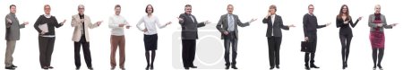 Téléchargez les photos : Groupe de gens d'affaires montrant pouces vers le haut isolé sur fond blanc - en image libre de droit