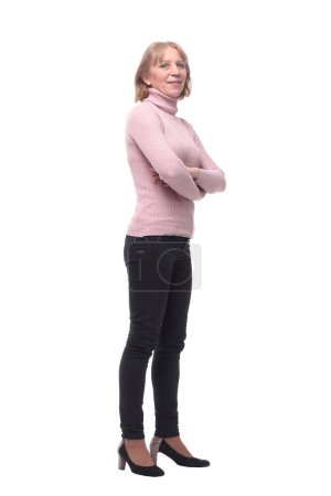 Téléchargez les photos : Pleine longueur, vue de côté d'une femme d'affaires confiante debout avec les mains pliées isolé sur fond blanc - en image libre de droit