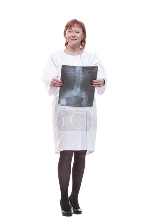Foto de En pleno crecimiento. mujer competente con una radiografía. aislado sobre un fondo blanco. - Imagen libre de derechos