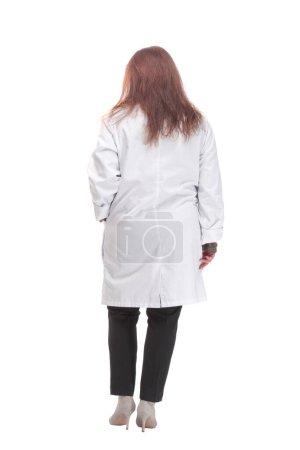 Foto de De larga duración. doctora madura con estetoscopio. aislado sobre un fondo blanco. - Imagen libre de derechos