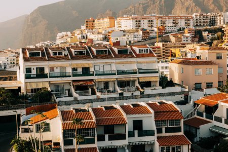 Blick auf die Dachterrasse des Hotels bei Sonnenuntergang, Kanarische Inseln