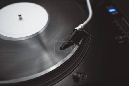 Téléchargez les photos : Dj record player needle on vinyl disc. Listen to music in hi fi quality with professional disc jockey turn table - en image libre de droit