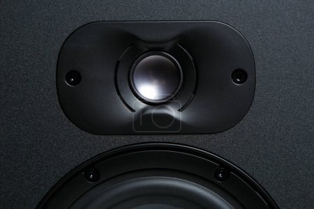 Téléchargez les photos : Professional studio monitor speaker in close up. Hi fi sound system for musical production - en image libre de droit