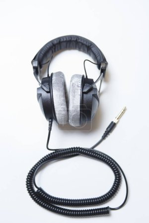 Foto de Hi fi dj headphones on white background. Professional wired earphones for disc jockey - Imagen libre de derechos