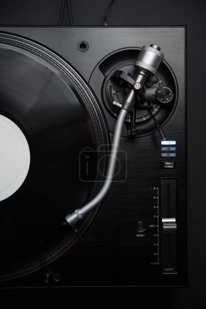 Téléchargez les photos : Dj turntable plays vinyl record with music. Professional audio equipment for hip hop disc jockey - en image libre de droit