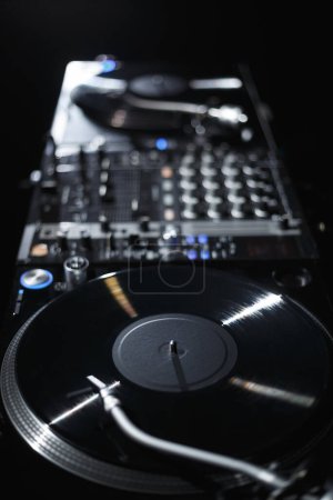 Téléchargez les photos : Dj turntables and sound on night club party. Professional audio equipment for disc jockey - en image libre de droit