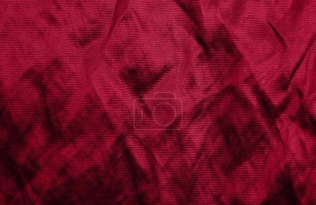 Foto de Tela Viva magenta lienzo en blanco, textura de seda comprimida, muestra de color de moda de tela 2023 para ropa, interior. Fondo de pantalla plano o bandera de superficie azul vibrante. Año de color 2023 - Imagen libre de derechos