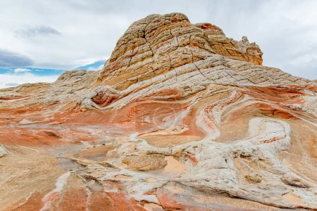 Téléchargez les photos : Mindblowing shapes and colors of moonlike sandstone formations in White Pocket, Arizona, USA. Exploring the American Southwest. - en image libre de droit