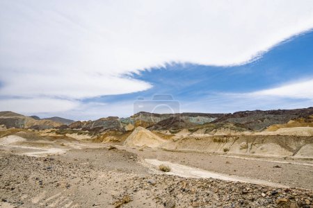 Foto de Famous Twenty Mule Teams road in Death Valley National Park, California, USA. Exploring the American Southwest. - Imagen libre de derechos