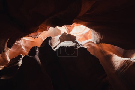Téléchargez les photos : Glowing colors of Upper Antelope Canyon, the famous slot canyon in Navajo reservation near Page, Arizona, USA. Exploring the American Southwest. - en image libre de droit