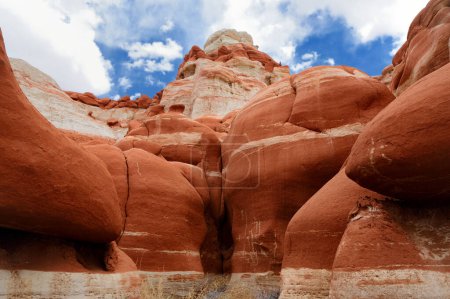 Téléchargez les photos : Amazing colors and shapes of sandstone formations of Blue Canyon in Hopi reservation, Arizona, USA. Exploring the American Southwest. - en image libre de droit