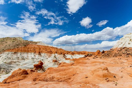Téléchargez les photos : Hoodoo and Paria Rimrocks in the Vermillion Cliffs, Utah, USA. Exploring the American Southwest. - en image libre de droit