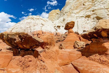 Foto de Hoodoo and Paria Rimrocks in the Vermillion Cliffs, Utah, USA. Exploring the American Southwest. - Imagen libre de derechos