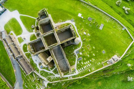 Téléchargez les photos : The Rock of Cashel, également connu sous le nom de Cashel of the Kings and St. Patrick's Rock, un site historique situé à Cashel, dans le comté de Tipperary. L'une des attractions touristiques les plus célèbres d'Irlande
. - en image libre de droit