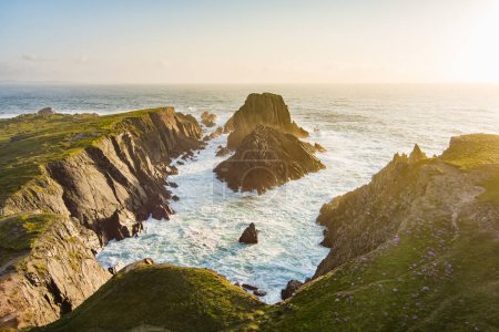 Téléchargez les photos : Scheilkids, paysage le plus emblématique et photographié de Malin Head, point le plus au nord de l'Irlande, Wild Atlantic Way, route côtière spectaculaire. Merveilles de la nature. De nombreux points de découverte. Co. Donegal - en image libre de droit