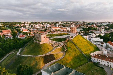 Foto de Aerial view of Vilnius Old Town, one of the largest surviving medieval old towns in Northern Europe. Summer landscape of UNESCO-inscribed Old Town of Vilnius, Lithuania - Imagen libre de derechos