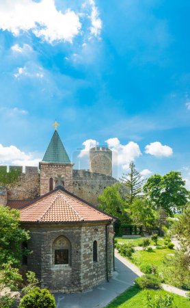 Téléchargez les photos : Église de Ruzica (Petite église Rose). Eglise orthodoxe serbe située dans la forteresse de Belgrade - en image libre de droit