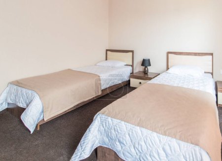 Téléchargez les photos : La chambre double dans un hôtel moderne - en image libre de droit