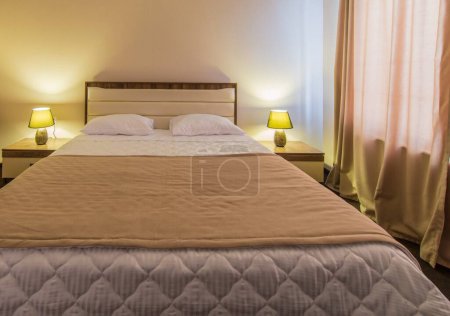Téléchargez les photos : La chambre double de l'hôtel - en image libre de droit