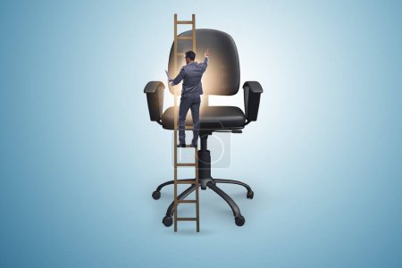 Foto de Empresario en el concepto de carrera escalando la silla - Imagen libre de derechos