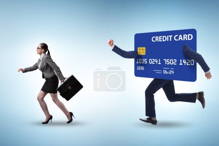 Téléchargez les photos : Les gens d'affaires dans le concept de dette par carte de crédit - en image libre de droit