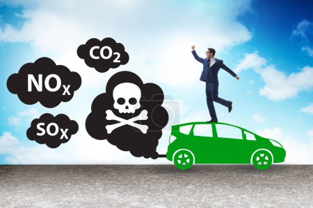 Téléchargez les photos : Pollution automobile dans le concept écologique - en image libre de droit