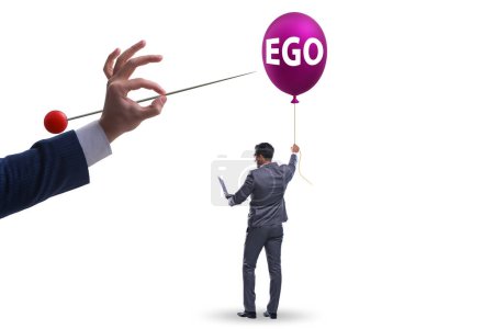 Téléchargez les photos : Homme d'affaires dans le concept de l'ego excessif - en image libre de droit