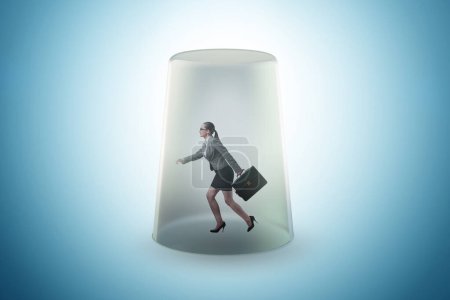 Foto de Businesswoman trapped in the transparent glass - Imagen libre de derechos