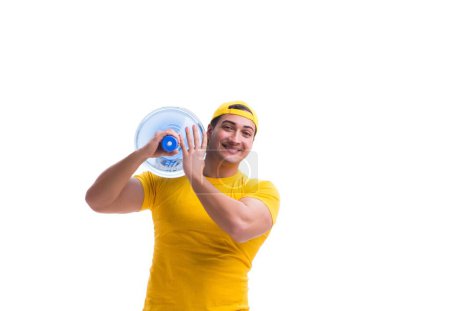 Téléchargez les photos : L'homme qui livre la bouteille d'eau isolé sur blanc - en image libre de droit