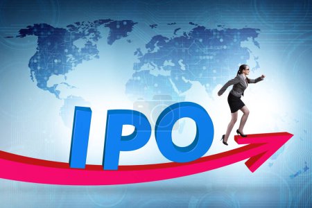 Téléchargez les photos : Femme d'affaires dans l'introduction en bourse initiale concept IPO - en image libre de droit