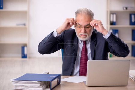 Photo for Old businessman employee working in the office - Royalty Free Image