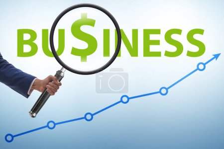 Foto de Concept of growing business with the chart - Imagen libre de derechos