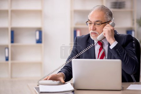 Photo for Old businessman employee working in the office - Royalty Free Image