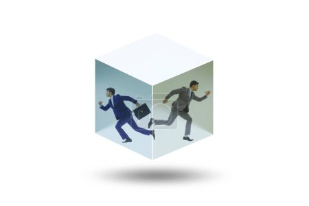 Téléchargez les photos : Homme d'affaires piégé dans le cube en verre transparent - en image libre de droit