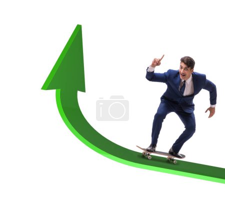 Téléchargez les photos : L'homme d'affaires à cheval skateboard sur le graphique financier - en image libre de droit