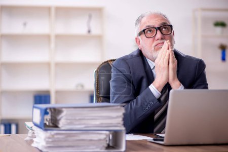 Old boss employee and too much work at workplace