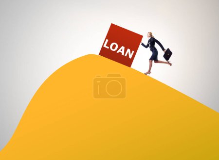 Téléchargez les photos : Le concept de dette et de prêt avec femme d'affaires - en image libre de droit
