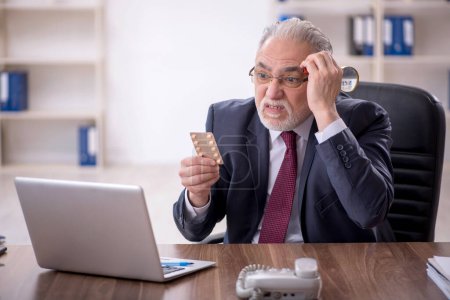 Old male employee feeling bad at workplace